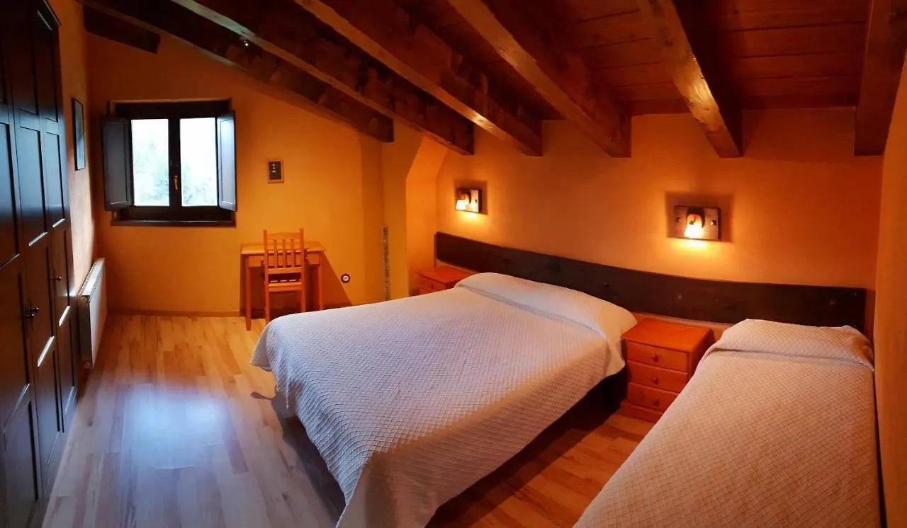 Cal Sams Guest House Olopte Spain